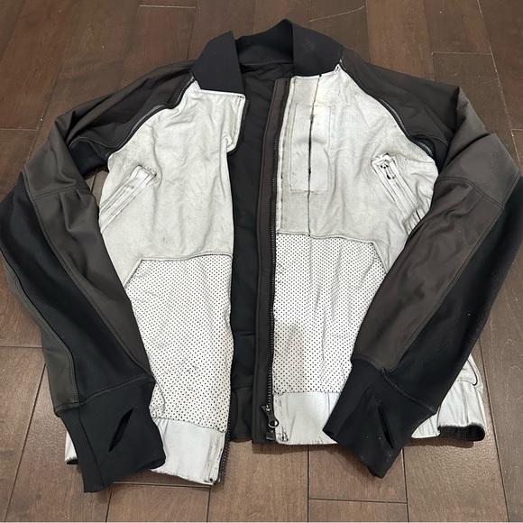 Lululemon Bright Bomber Jacket - Reflective - Silver / Black - Size 4 - Picture 11 of 16
